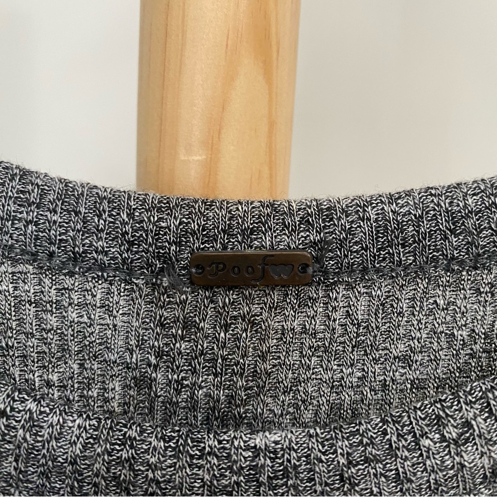 Gray Sleeveless Women's Top - Picture 2 of 4
